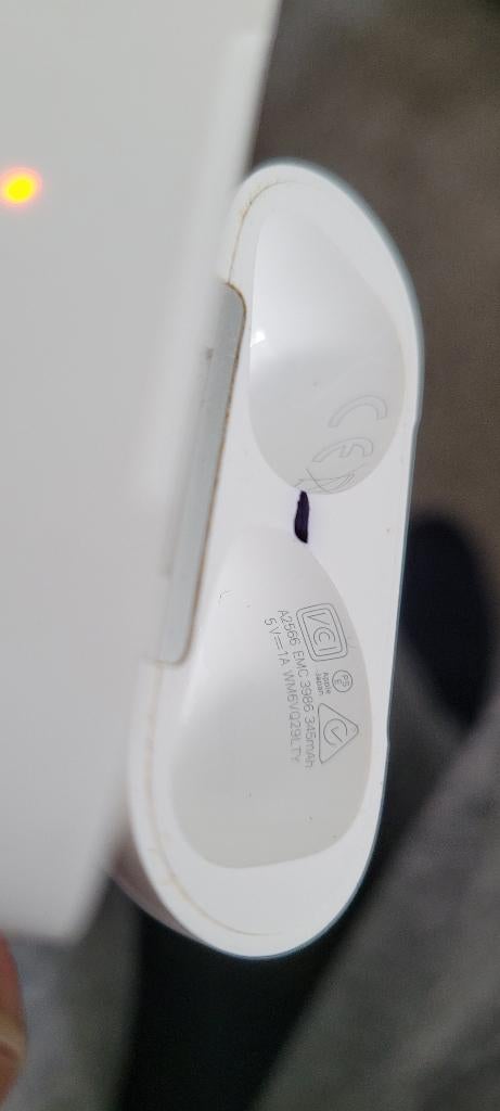 AirPods A2566 Oplaadcase, Telecommunicatie, Mobiele telefoons | Oordopjes, Ophalen of Verzenden, Zo goed als nieuw, In oorschelp (earbud)