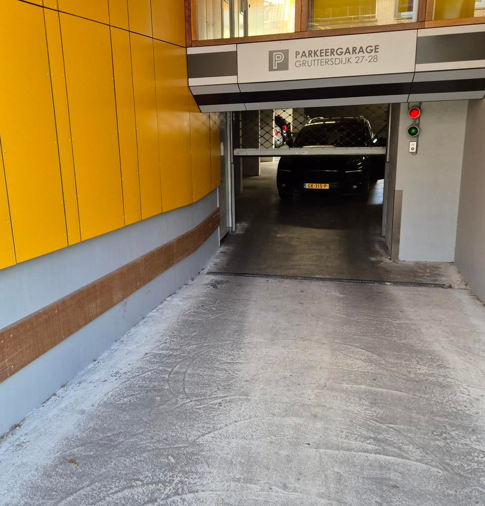 Parkeerplaats utrecht centrum met laadpaal, Huizen en Kamers, Utrecht-stad