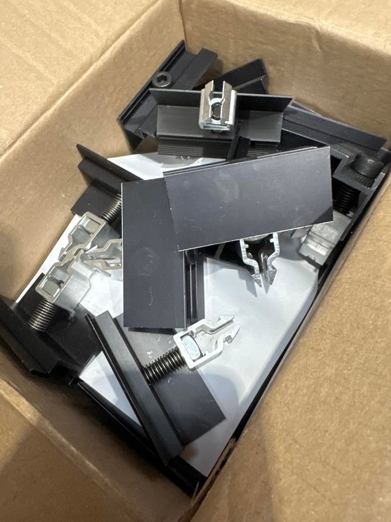 Solar Hoek Klemmen 30mm - 17 Dozen, Doe-het-zelf en Verbouw, Zonnepanelen en Toebehoren, Ophalen, Nieuw, Overige typen, Minder dan 100 wattpiek