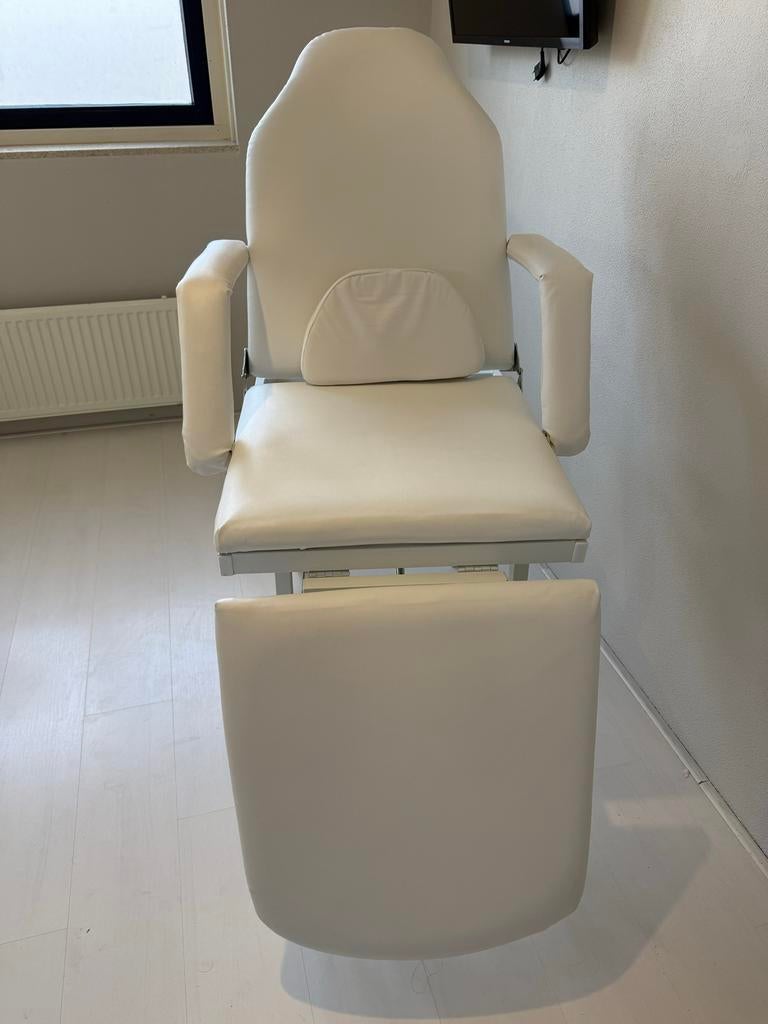 Pedicure, schoonheidsspecialiste stoel, Kunststof, Wit, Ophalen of Verzenden, Zo goed als nieuw