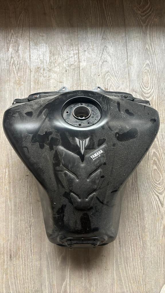 Tank MT09 RN69 RN82 2021 - 2023 kleine schade, Ophalen of Verzenden