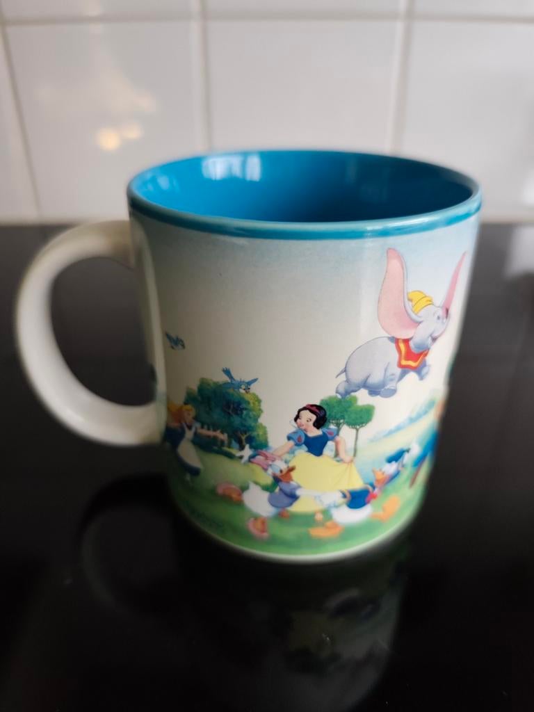 Disneyland Paris keramieken beker met Disney-iconen, Keramiek, Ophalen of Verzenden, Zo goed als nieuw, Overige stijlen