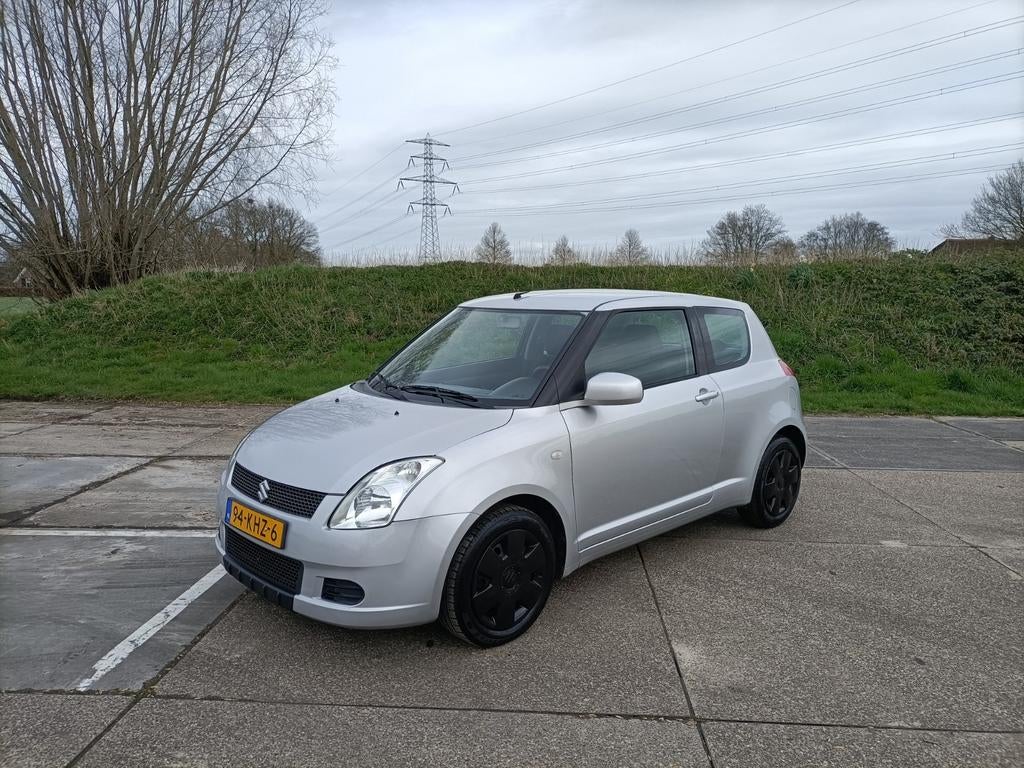 Suzuki Swift 1.3 airco nieuwe apk, Stof, 31 €/maand, Metallic lak, 400 kg