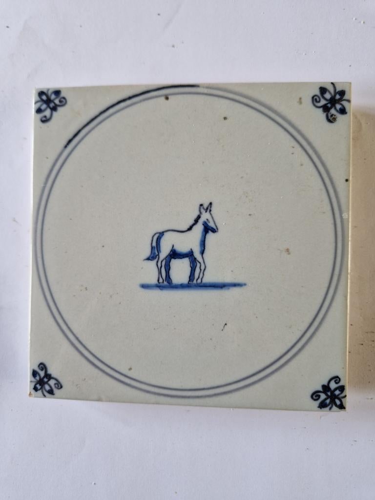 Antieke tegel met paard, Antiek en Kunst, Ophalen of Verzenden