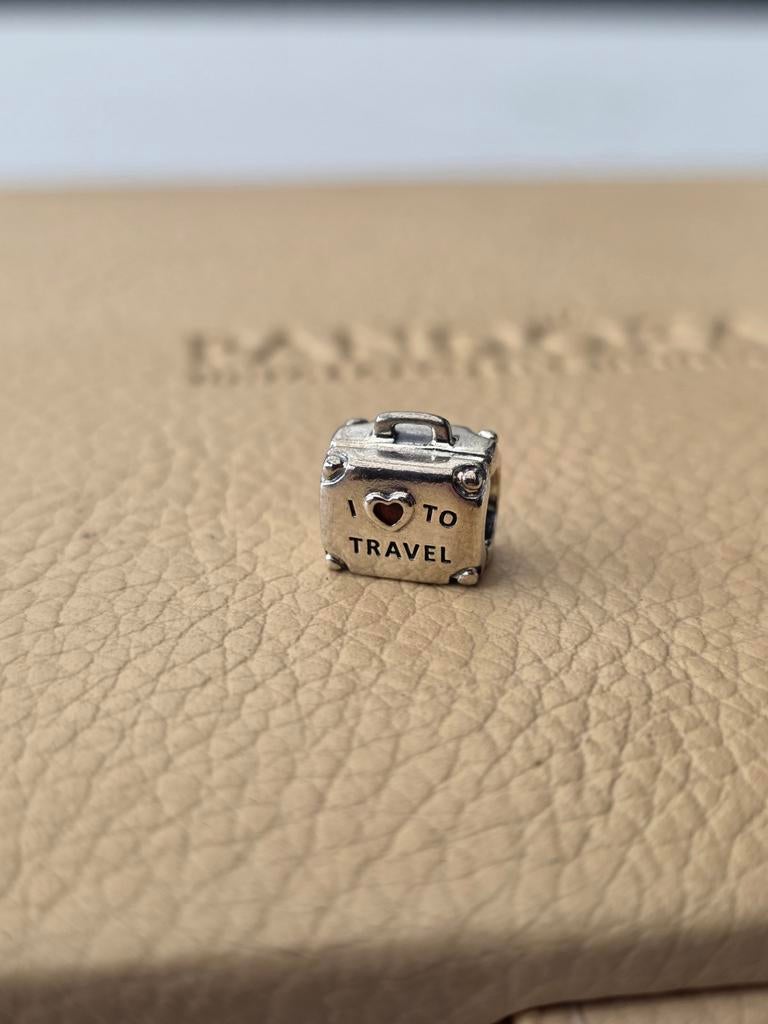 Pandora i love to travel koffer, Sieraden, Tassen en Uiterlijk, Bedels, Ophalen of Verzenden, Nieuw, Zilver, Pandora