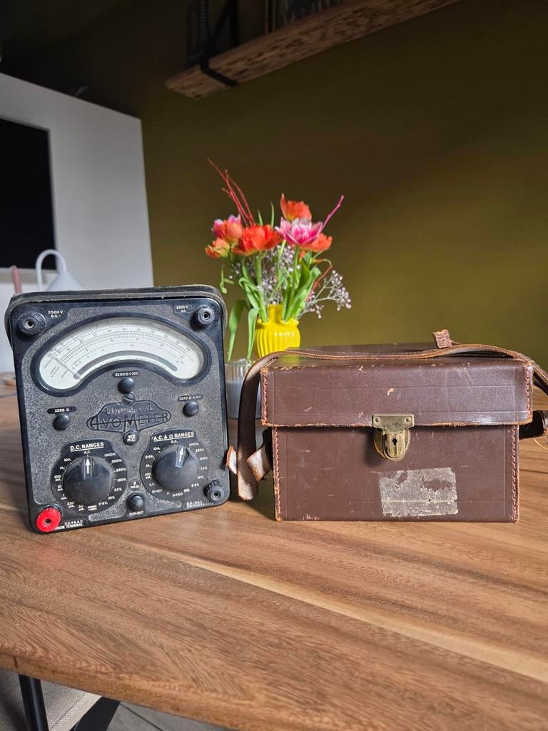 Vintage Universele Voltmeter met Box en Sleutel, Getest, Ophalen of Verzenden