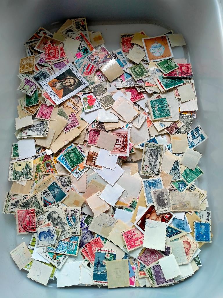 Doos met 1,5 kg kilowaar kantoorpost Wereld afgeweekt., Verzenden, Buitenland