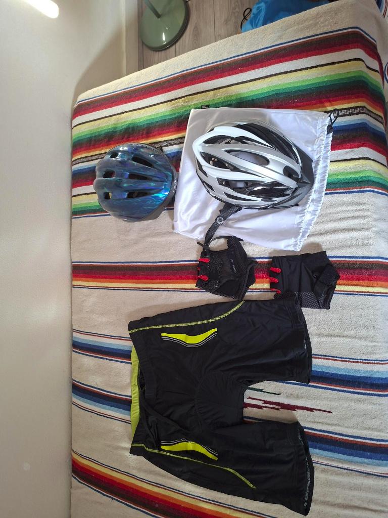 Racefiets helmen, handschoenen en racefietsbroek, Ophalen, Heer, Zo goed als nieuw, Rocloc