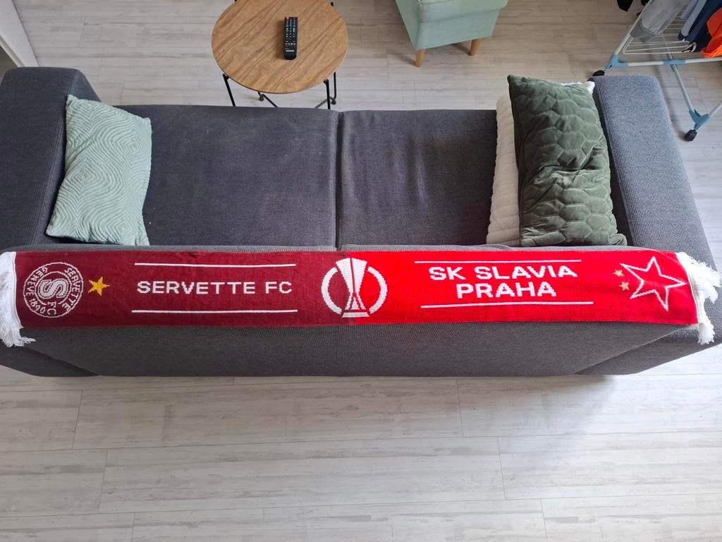 Voetbalsjaal Servette FC - SK Slavia Praha, Ophalen of Verzenden, Zo goed als nieuw, Buitenlandse clubs, Vaantje of Sjaal