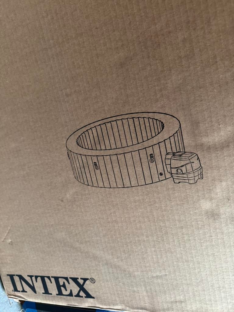 Te koop nieuw in doos 6 persoons jacuzzi compleet, Ophalen, Nieuw, Filter, Opblaasbaar