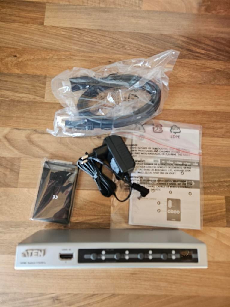 ATEN VanCryst HDMI 4-poorts switch, Audio, Tv en Foto, Audiokabels en Televisiekabels, Ophalen of Verzenden, Minder dan 2 meter