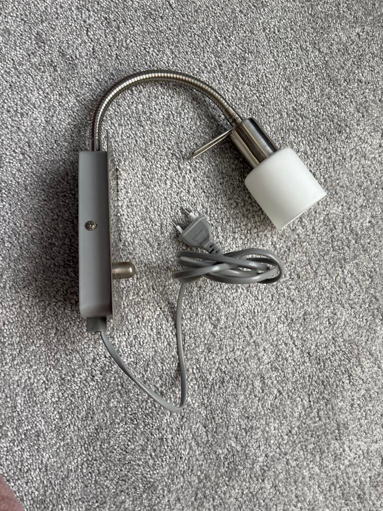 Wandlamp met flexibele arm en stekker, Ophalen of Verzenden, Gebruikt, Metaal