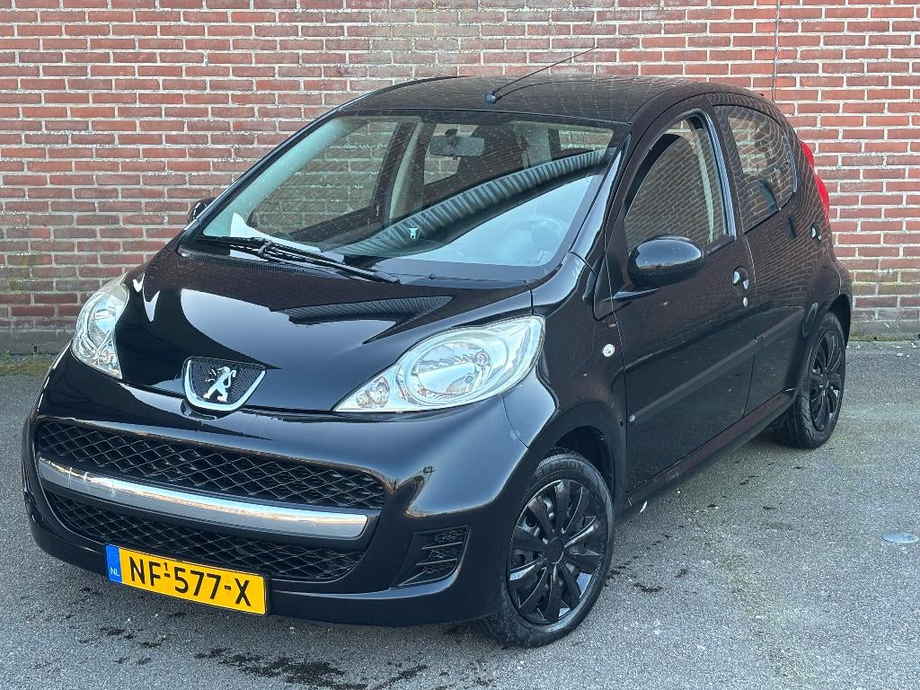 Peugeot 107 1.0 12V 5DR 2010 Zwart, Voorwielaandrijving, Stof, Zwart, 4 stoelen