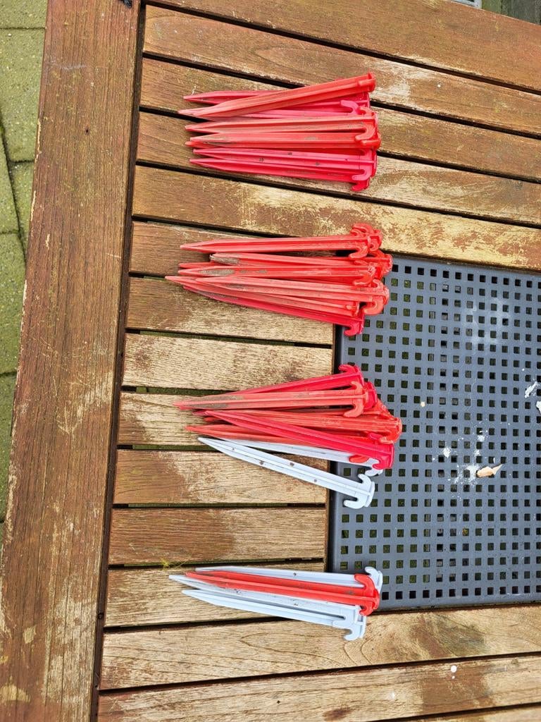 Kunstof haringen 34 stuks, Ophalen of Verzenden