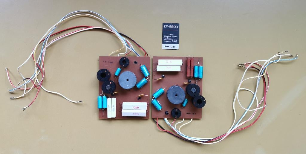 SHARP CP-8800 cross-over filters bord set of twee -Zie fotos, Overige merken, Ophalen of Verzenden, Zo goed als nieuw, 120 watt of meer