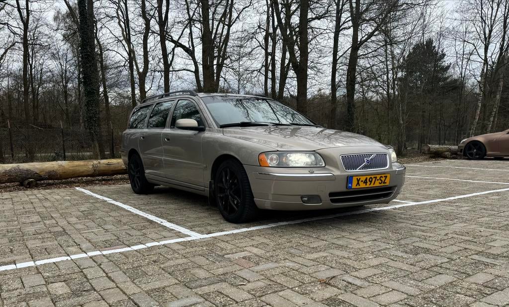 Volvo V70 2.4 170PK AUT 2004 137.000KM, Auto's, Volvo, V70, Benzine, Stationwagon, Automaat, Geïmporteerd, Bruin, Voorwielaandrijving