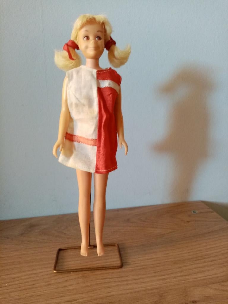 vintage skooter by Mattel, Verzamelen, Poppen, Ophalen of Verzenden, Zo goed als nieuw, Pop