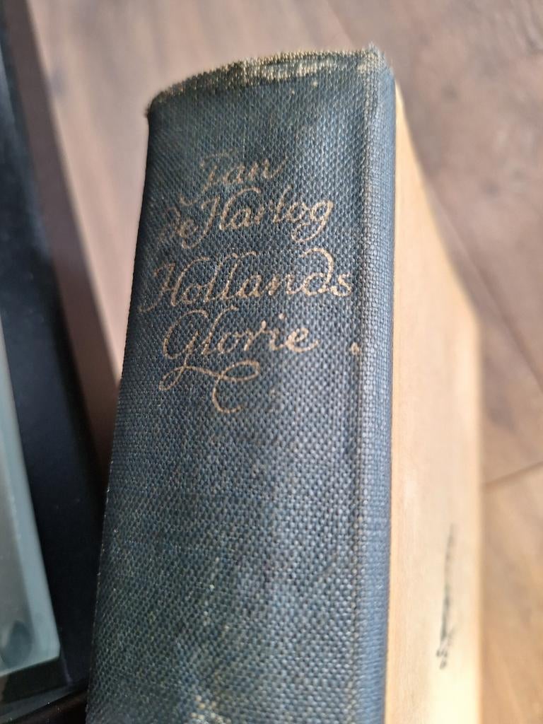Boek Hollands Glorie uit 1947, Ophalen of Verzenden, Gelezen
