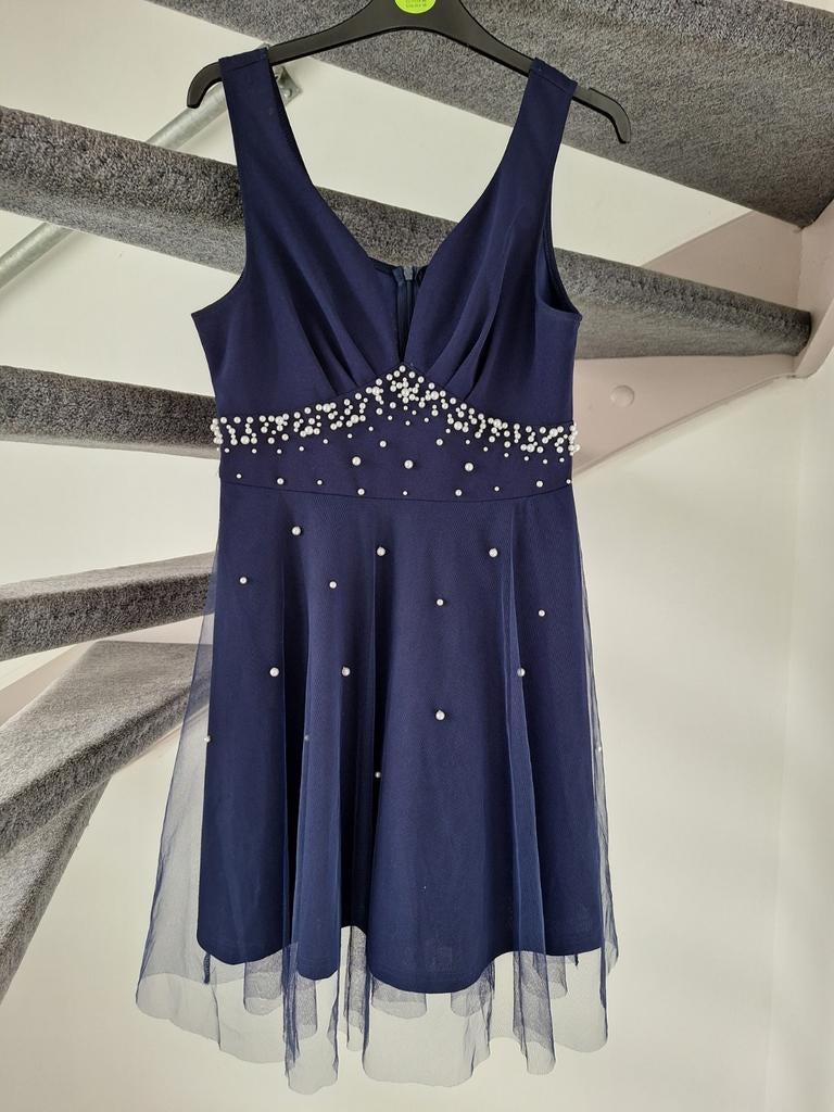 Donkerblauwe jurk met parels en tule, maat 38, Ophalen of Verzenden, Gedragen, Blauw