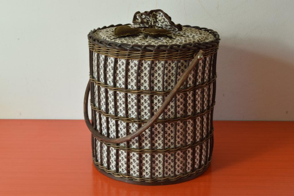 Grote retro vintage jaren 70 rotan naaidoos / naaimand, Ophalen of Verzenden, Zo goed als nieuw, Overige typen