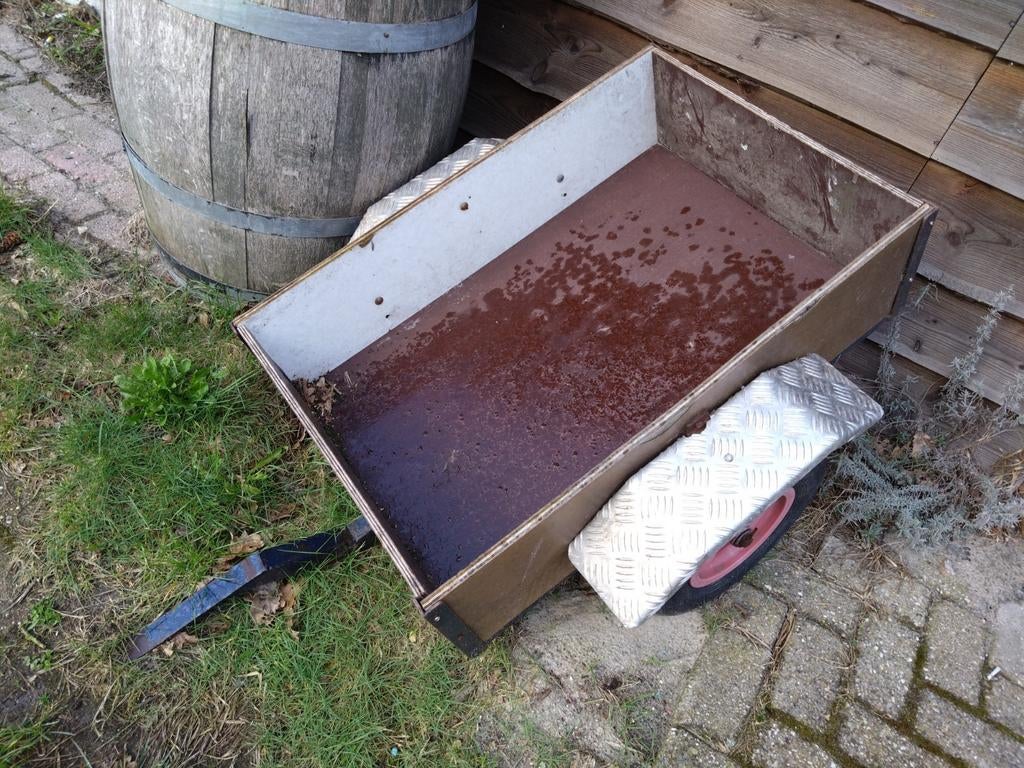 Kar voor achter de skelter, Ophalen