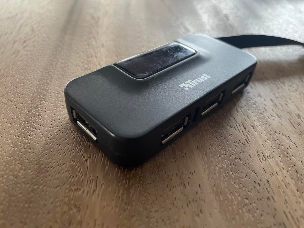 Hub 4 porte USB 2.0 tipo A TRUST Oila nero 21320, Computers en Software, Ophalen of Verzenden, Zo goed als nieuw