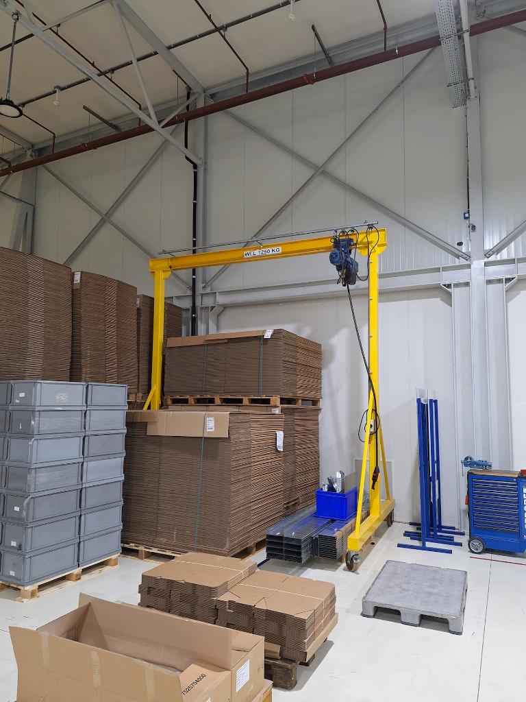 Verrijdbare portaalkraan 4.000 mm / 1,25 ton / Demag / izgst, Ophalen, Info@demagcranes.com, Gebruikt, Demag Cranes & Components GmbH