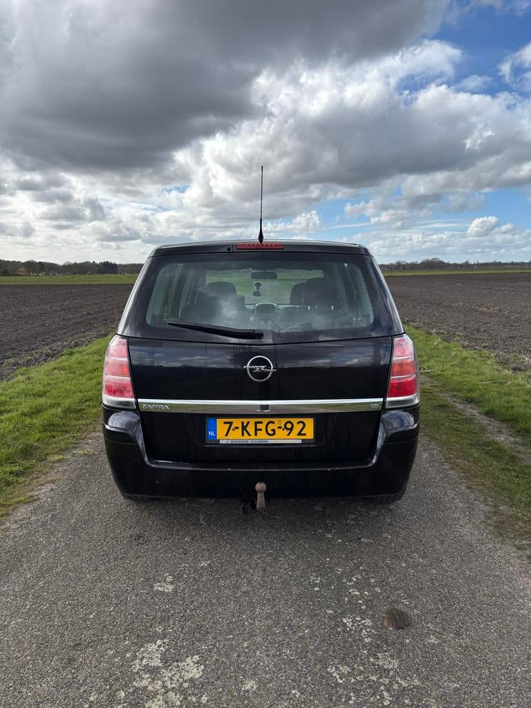 Opel Zafira 1.8 (2005)–7-persoons–Nieuwe APK–Airco & Cruise, Auto's, Opel, Particulier, Zafira, Airbags, Airconditioning, Centrale vergrendeling