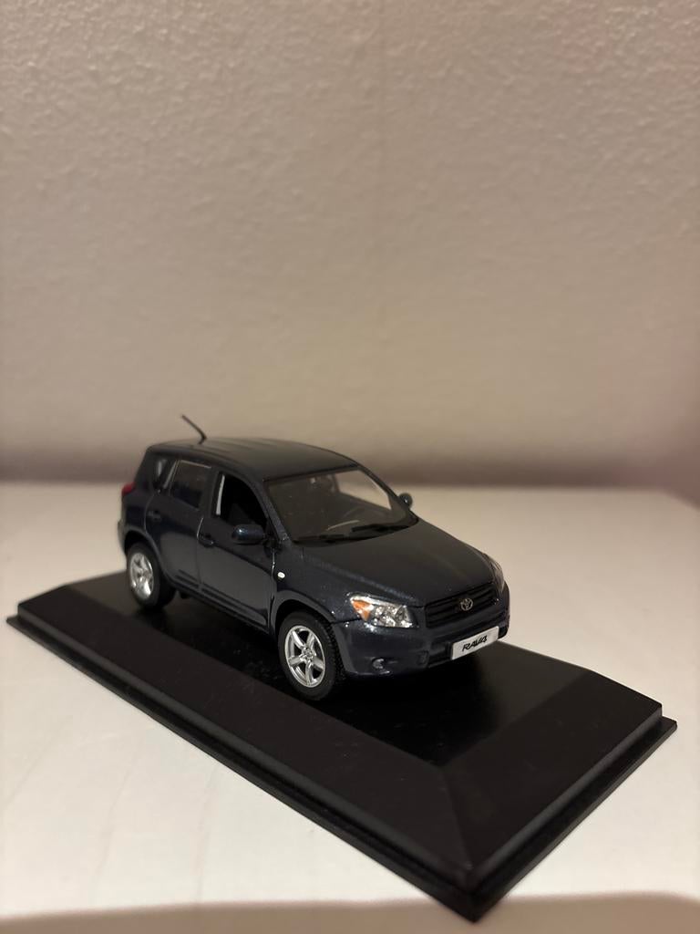 Toyota RAV4 2006 Minichamps 1:43 modelauto, Hobby en Vrije tijd, Modelauto's | 1:43, Ophalen of Verzenden, Zo goed als nieuw, Auto