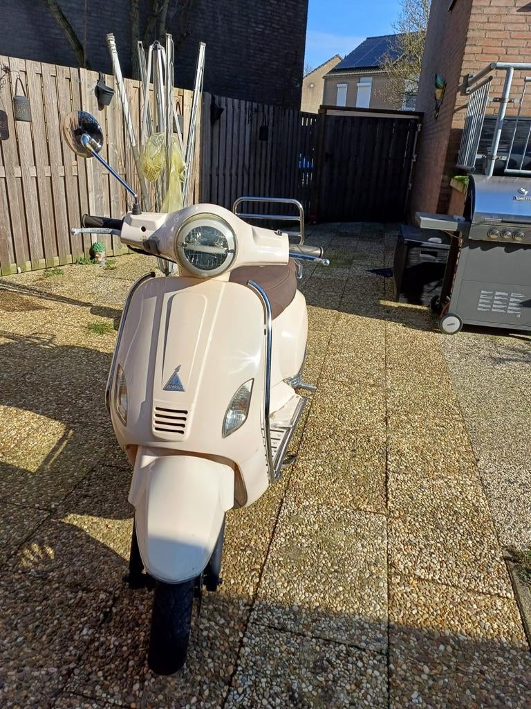Ruilen!!! Nette beige scooter, ideaal voor stadsverkeer, Fietsen en Brommers, Scooters | Vespa, Ophalen, Gebruikt, Overige modellen