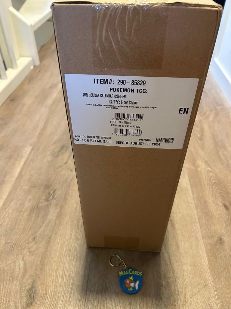 Sealed Case Pokemon Holiday Calender 2024, Ophalen of Verzenden, Nieuw, Boosterbox, Foil