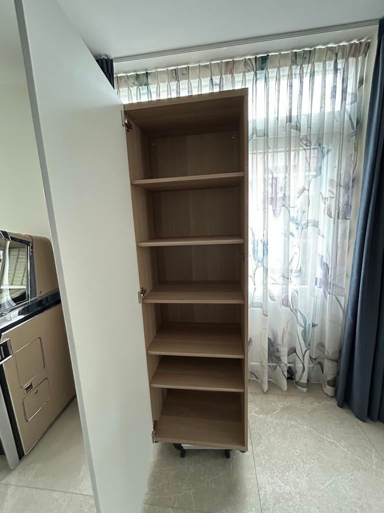 Besta kast met 5 planken zgan, Ophalen, Zo goed als nieuw