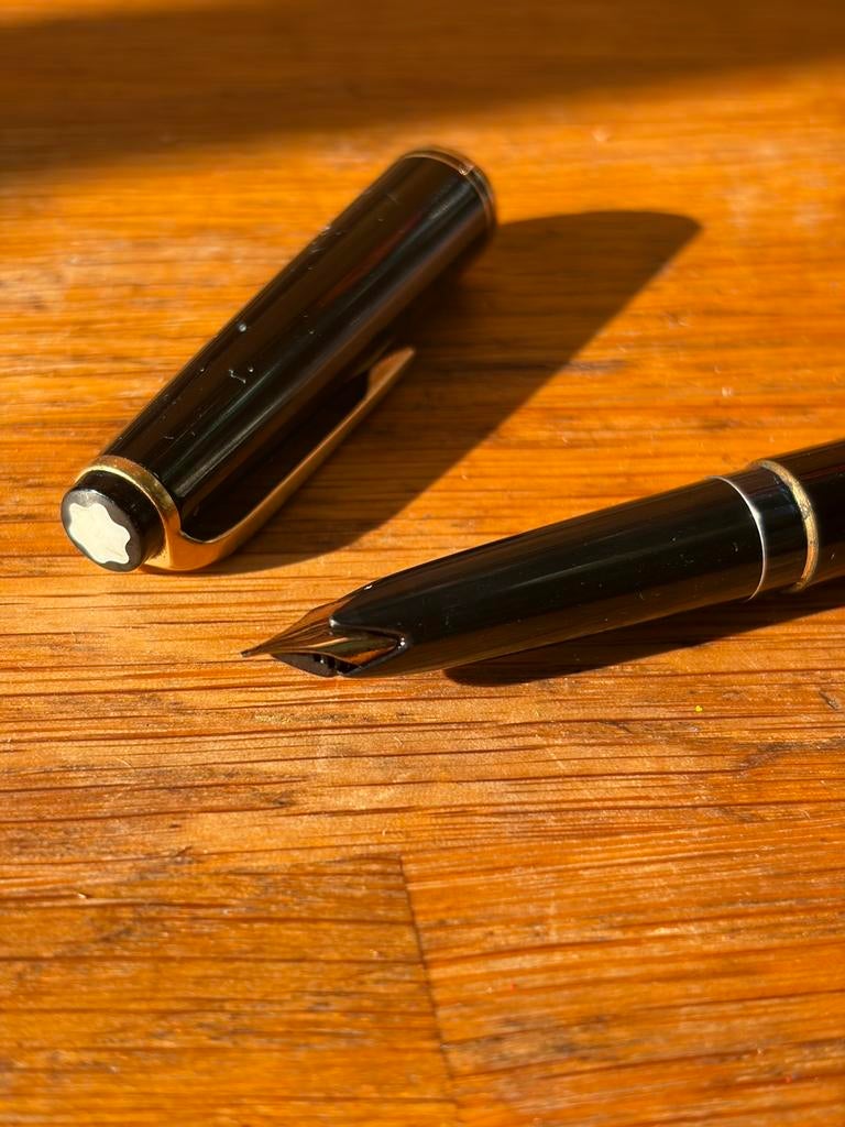 Vintage Montblanc No. 22 piston vulpen 14K goud nib schrijft, Verzamelen, Pennenverzamelingen, Ophalen of Verzenden, Gebruikt