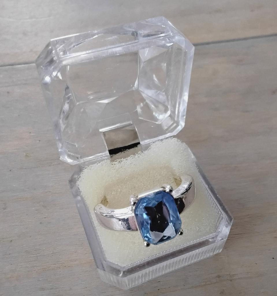 Vintage ring lbvyr - Yves Rocher - met doosje - blauw, Sieraden, Tassen en Uiterlijk, Ringen, Ophalen of Verzenden, Zo goed als nieuw