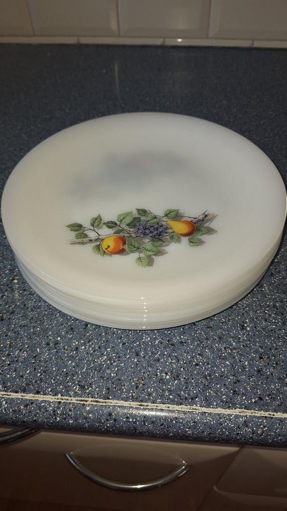 8 Arcopal Fruits de France platte borden, Huis en Inrichting, Overige materialen, Gebruikt, Ophalen of Verzenden, Bord(en)