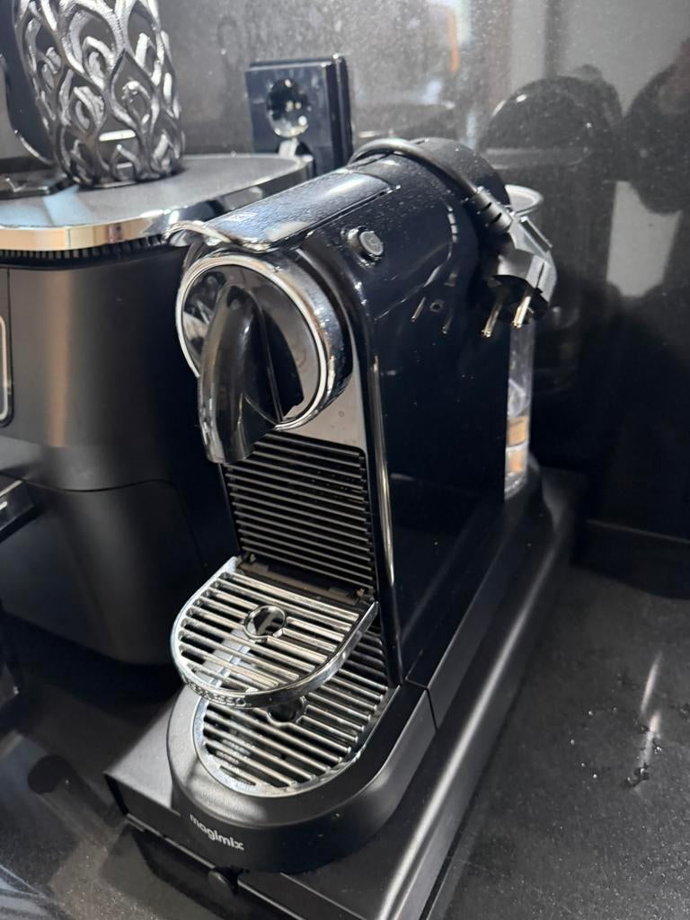 Nespresso koffiemachine te koop, Ophalen of Verzenden, Zo goed als nieuw, Koffiemachine