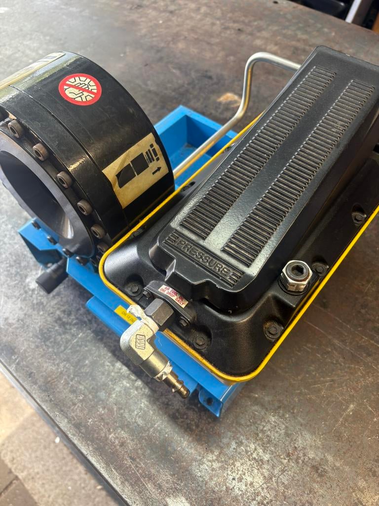 Slangenpers p16 hydrauliek enerpac Finn power, Ophalen, Zo goed als nieuw