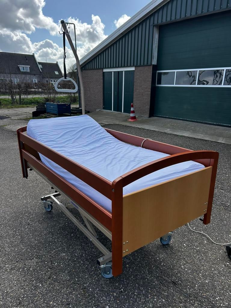 Verpleegbed, Ophalen, Zo goed als nieuw, Eenpersoons, Hout