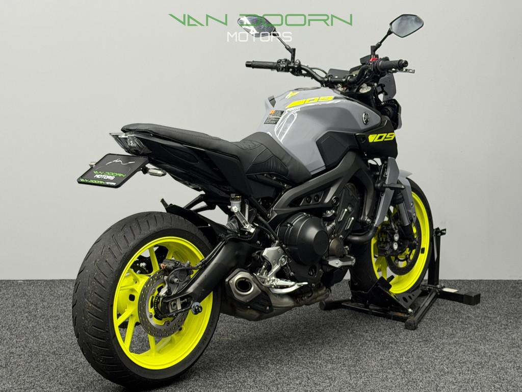 Yamaha MT-09 ABS | 2017 | 15DKM | QS | Night Fluo | LED Vers, Traction Control, Info@vandoornmotors.nl, Kraaivenstraat 23-5
5048AB  TILBURG, NL