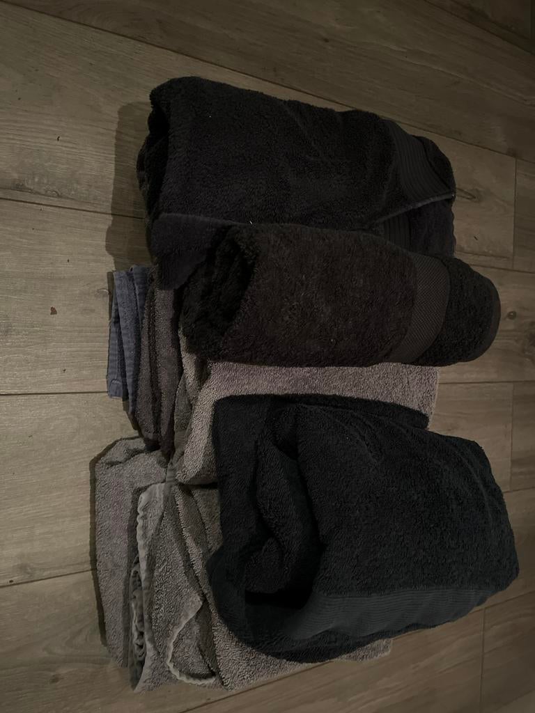 Handdoeken in verschillende grijstinten, Huis en Inrichting, Ophalen of Verzenden, Gebruikt, Grijs, Handdoek