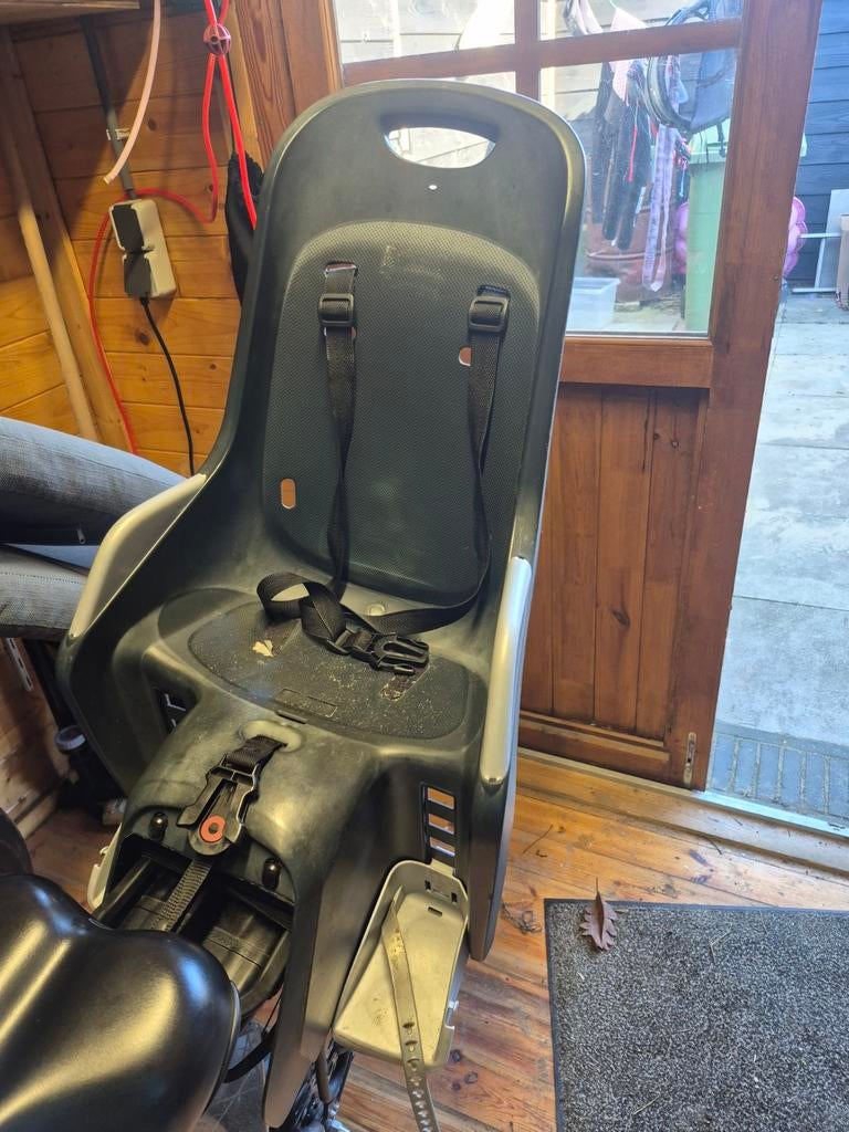 Fietsstoeltje achterop, verstelbaar, kussentje ontbreekt, Ophalen, Gebruikt, Achterzitje, Voetsteuntjes