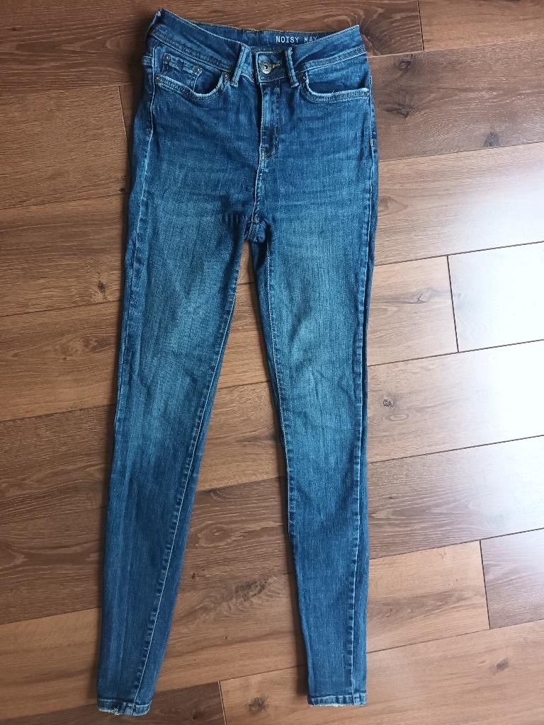 Blauwe jeans spijkerbroek broek blauw Noisy May W27 27 L32, Blauw, Ophalen of Verzenden, W27 (confectie 34) of kleiner, Gedragen