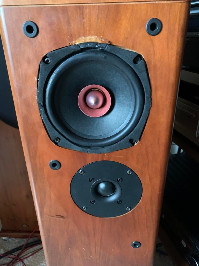 GEZOCHT: luidsprekerfront voor Castle Harlech, Overige merken, Ophalen of Verzenden, Zo goed als nieuw, 120 watt of meer