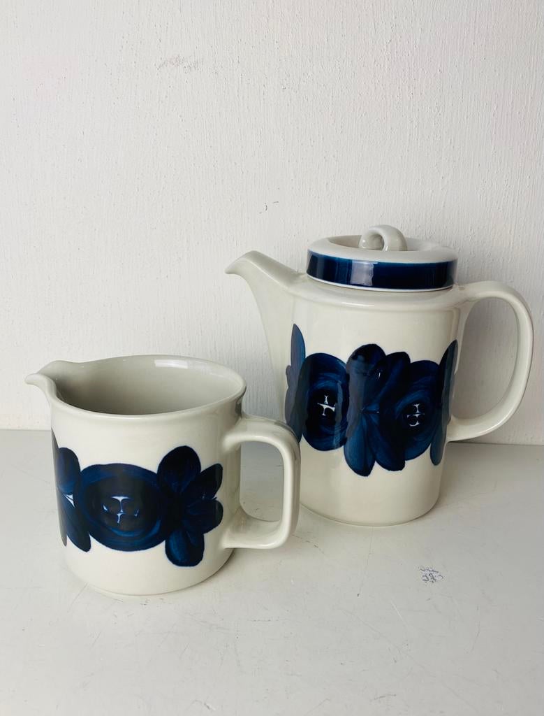 Arabia Finland koffiepot en kan , Rosmarin blauw, Huis en Inrichting, Keuken | Servies, Gebruikt, Finland, Overige typen, Ophalen of Verzenden