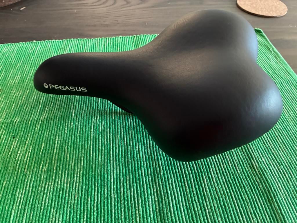Pegasus Fietszadel -  zgan zwart, Fietsen en Brommers, Fietsonderdelen, Ophalen of Verzenden, Zo goed als nieuw, Zadel