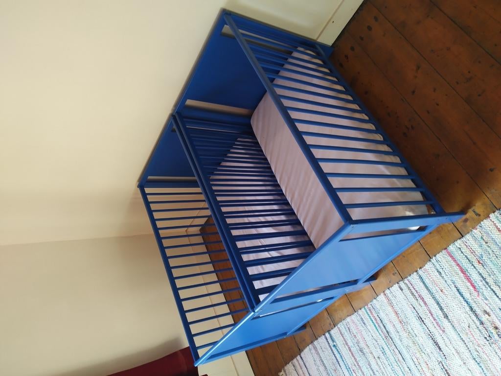 2 blauwe IKEA kinderbedjes, type SUNDVIK, Ophalen, Gebruikt, Lattenbodem, Minder dan 140 cm