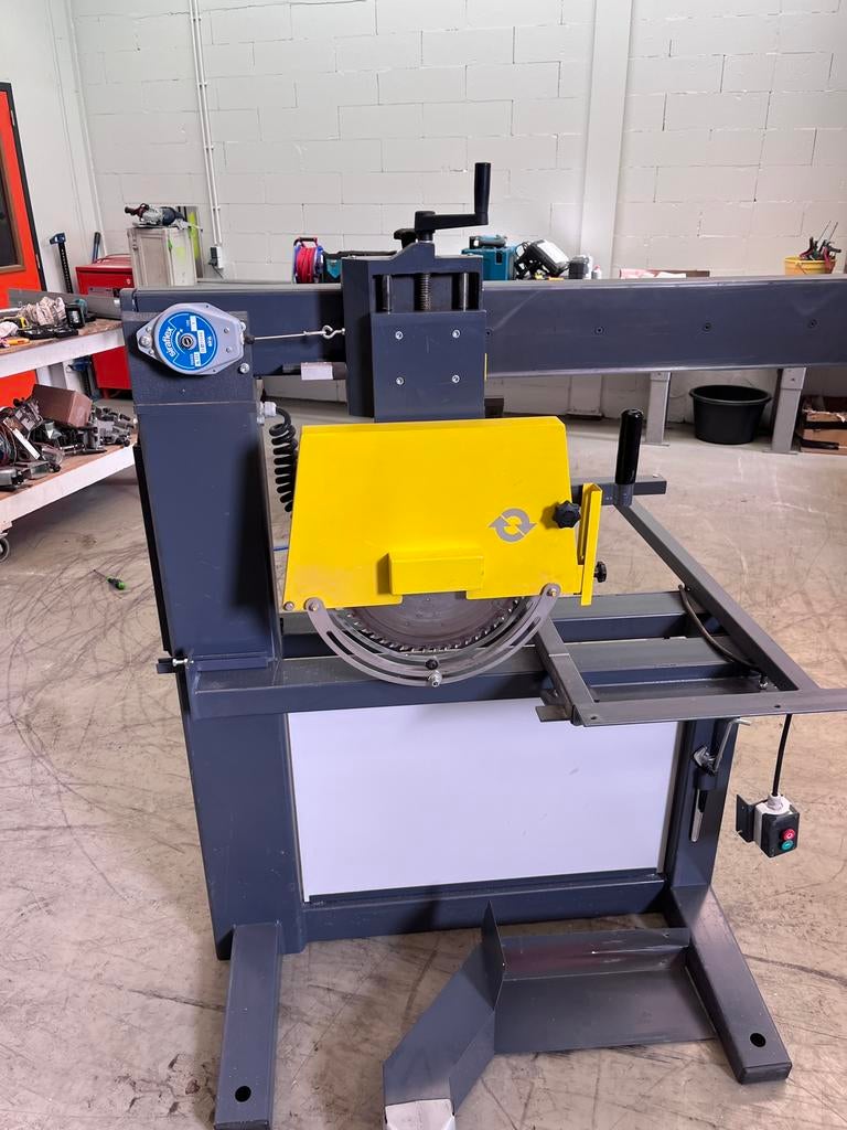Harwi 625 Radiaal Afkortzaag met Rollenbaan