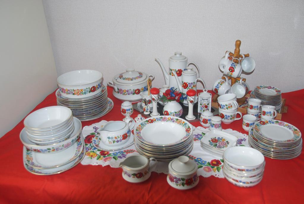 Hongaars Servies Kalocsa, Ophalen