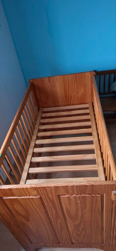 Houten kinderbedje met matrasje, Ophalen of Verzenden, Gebruikt, Minder dan 140 cm, Minder dan 70 cm