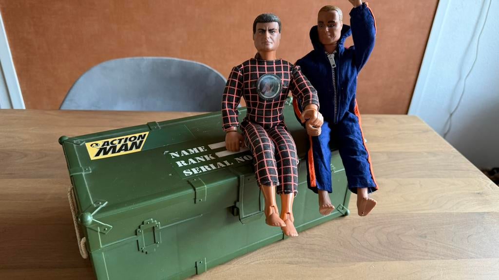 ACTION MAN in originele kist met vele  extra’s, Verzamelen, Poppen, Ophalen of Verzenden, Gebruikt, Pop